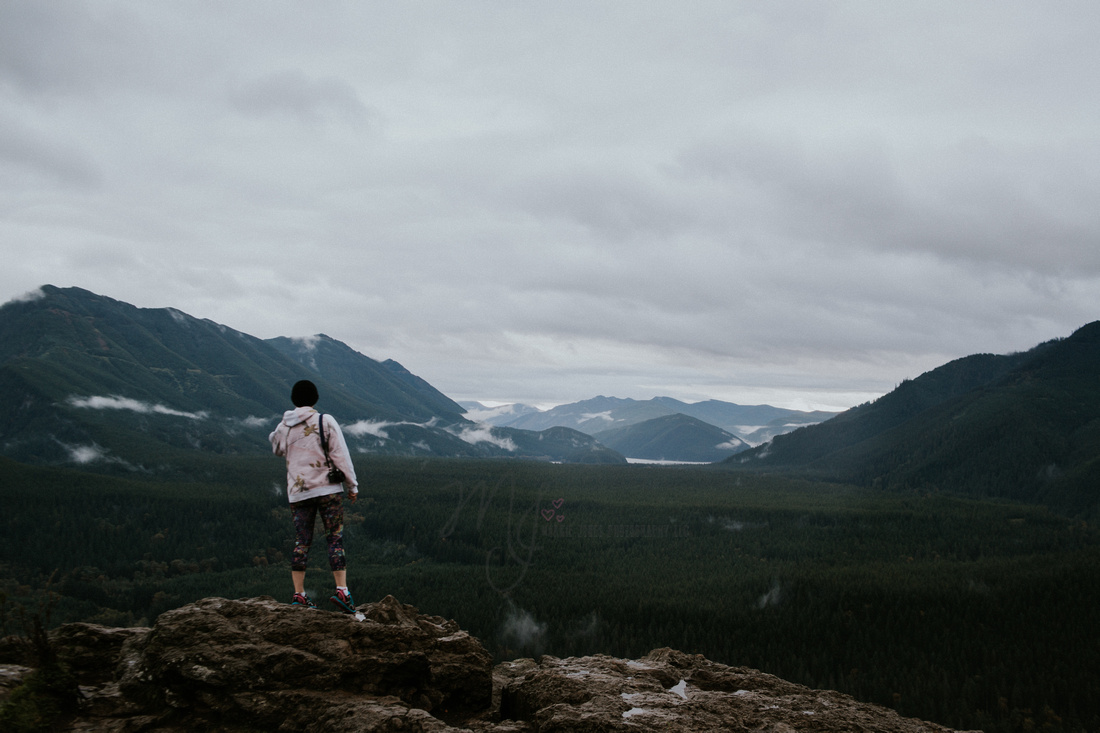 Rattlesnake Ledge, Seattle Engagement Photographer
